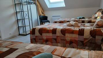 4 bedrooms, WiFi, bed sheets