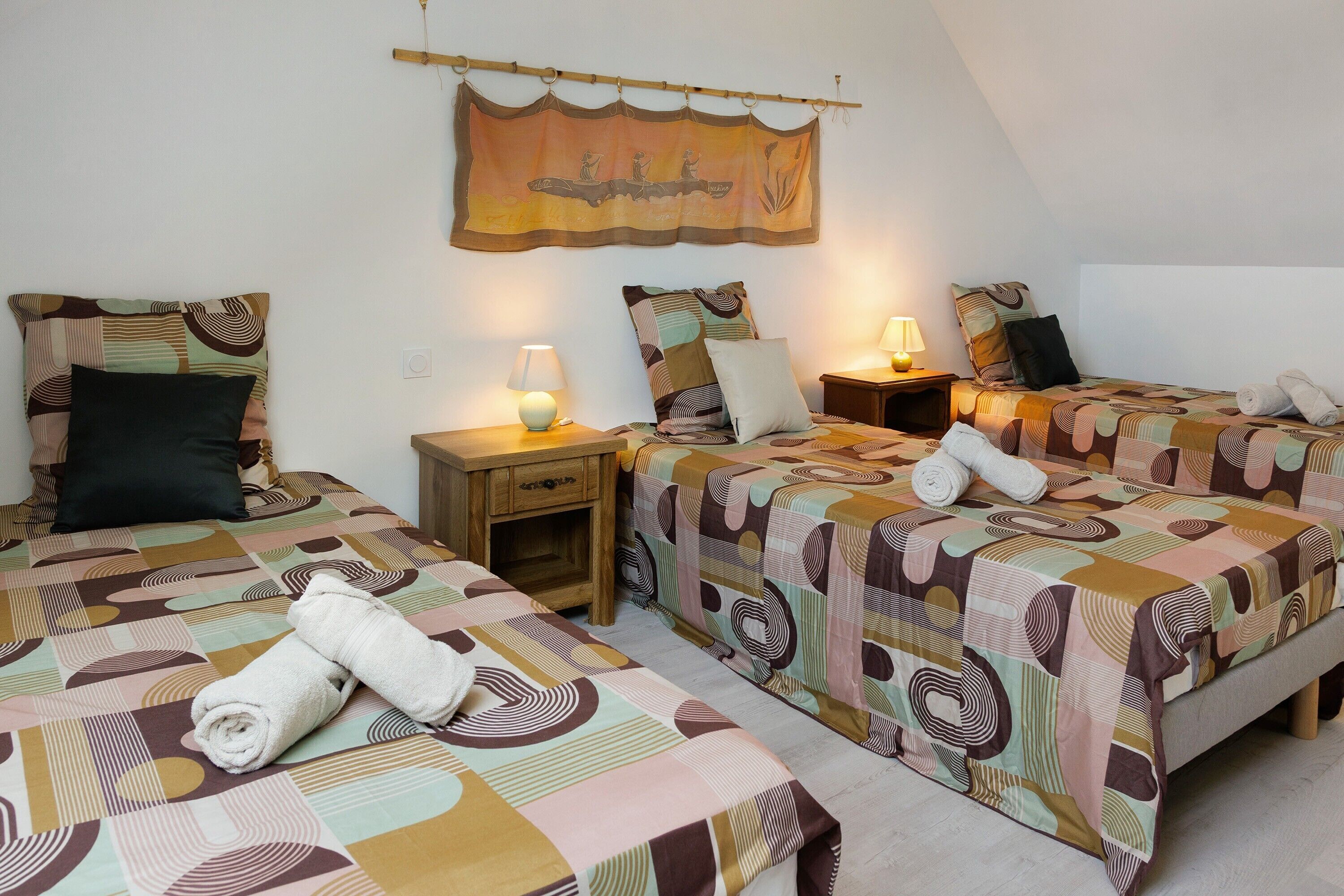 4 bedrooms, iron/ironing board, WiFi, bed sheets