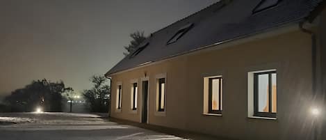 المنشأة من الخارج