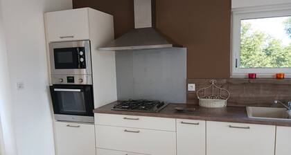 Holiday Home 'Maison De Campagne Brûlon' with Lake View, Private Terrace and Wi-Fi