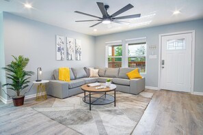 Televisión y oficina 