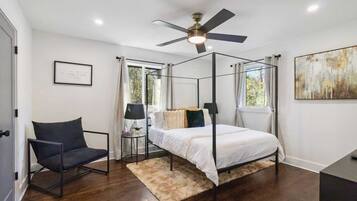 3 bedrooms, desk, iron/ironing board, free WiFi