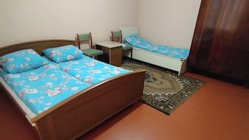 Caja de seguridad en la habitación y escritorio