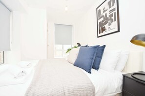 Unclassified image, 3 of 32, button