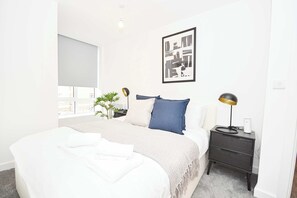 Unclassified image, 3 of 32, button