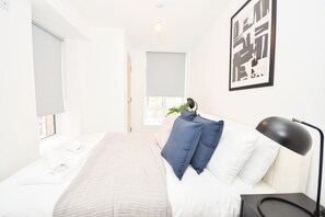 Unclassified image, 2 of 32, button