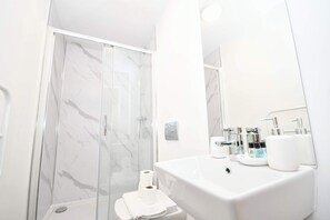 Shower, hair dryer, towels, shampoo