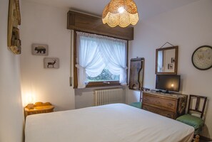 2 makuuhuonetta, silitysrauta/-lauta, ilmainen Wi-Fi, vuodevaatteet