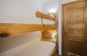 2 soverom, strykejern/-brett, wi-fi (inkludert) og sengetøy