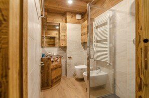 Shower, bidet, towels
