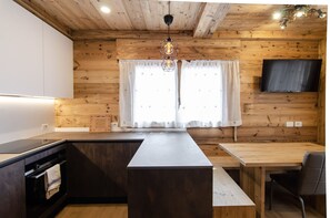 Frigorifero, forno, lavastoviglie, pentole/stoviglie/utensili