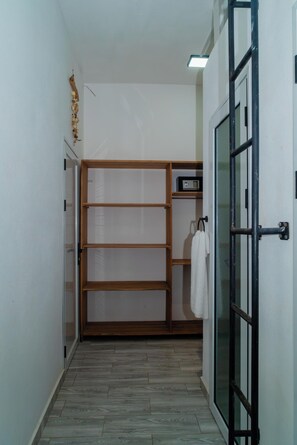 Classic Apartment, 3 Bedrooms, Balcony, Garden View | Bathroom