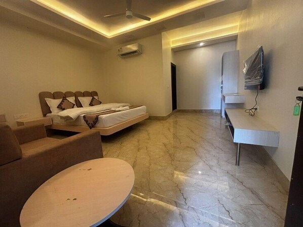 Deluxe Double Room | Free WiFi