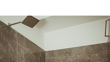 Deluxe Double Room | Bathroom