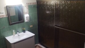 Phòng, 2 phòng ngủ, hút thuốc, hồ bơi riêng | Phòng tắm