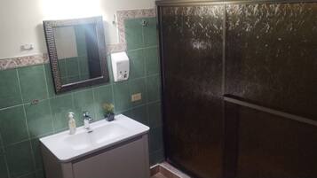 Phòng, 2 phòng ngủ, hút thuốc, hồ bơi riêng | Phòng tắm