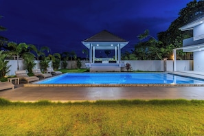 Kolam renang outdoor