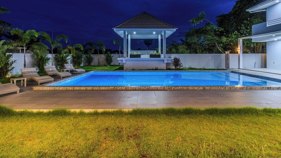 2 Villas 2 Kitchens Huge Pool V258