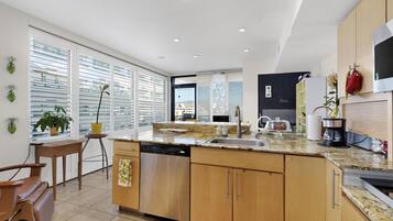 Fridge, microwave, stovetop, dishwasher