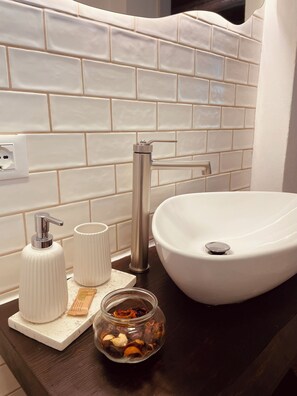 Dusche, Haartrockner, Bidet, Handtücher