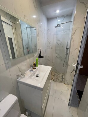 Studio, 1 chambre | Salle de bain