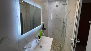 Studio, 1 Bedroom | Bathroom - Piazza Downtown Cozy Studio (Tirana)