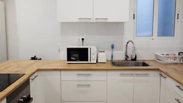 Microwave, oven, stovetop, coffee/tea maker