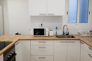 Microwave, oven, stovetop, coffee/tea maker