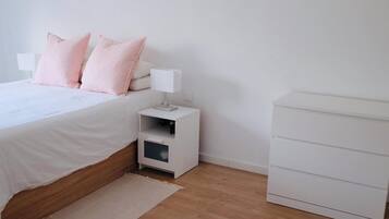 1 bedroom, internet, bed sheets