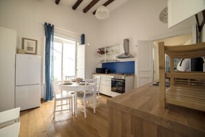 Micro-ondas, fogão, cooktop, lava-louças