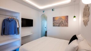 2 bedrooms, in-room safe, iron/ironing board, travel crib
