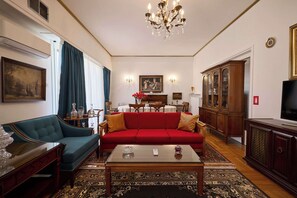 Televisio, videopelejä, kirjoja, tietokoneen näyttö