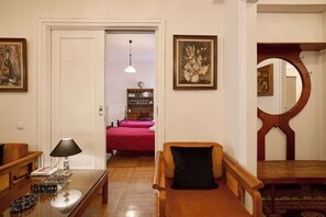 3 habitaciones, escritorio, tabla de planchar con plancha y wifi gratis 
