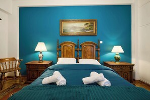 3 habitaciones, escritorio, tabla de planchar con plancha y wifi gratis