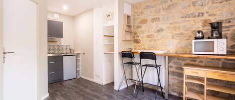 Fridge, microwave, stovetop, coffee/tea maker