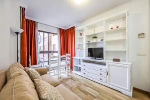 TV - Madrid Stay – Paddle, Gym, Pool, Parking (Madrid)