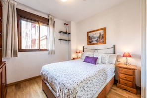 Iron/ironing board, WiFi, bed sheets