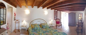 1 bedroom, WiFi, bed sheets - Bed and Breakfast 'Chambre Double Carpediem Bergerac' with Shared Garden, Wi-Fi and Air Conditioning (Prigonrieux)