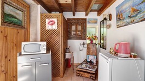 A compact kitchen with a microwave, refrigerator, and coffee maker. - Bed and Breakfast 'Chambre Double Carpediem Bergerac' with Shared Garden, Wi-Fi and Air Conditioning (Prigonrieux)
