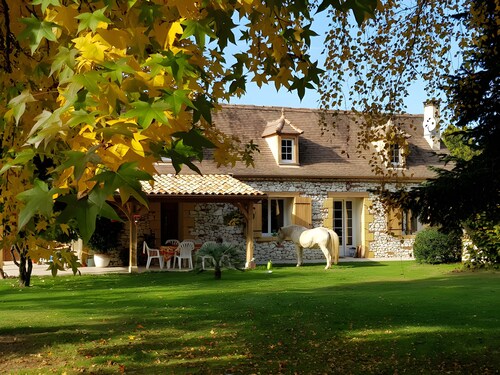 Chambre d’hôtes « Chambre Double Carpediem Bergerac » avec jardin commun, Wi-Fi et climatisation