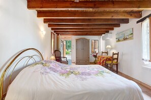 1 habitación, wifi y ropa de cama
