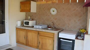 Fridge, microwave, electric kettle, highchair