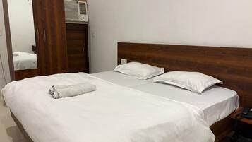 Deluxe Double Room | Desk, laptop workspace, free WiFi