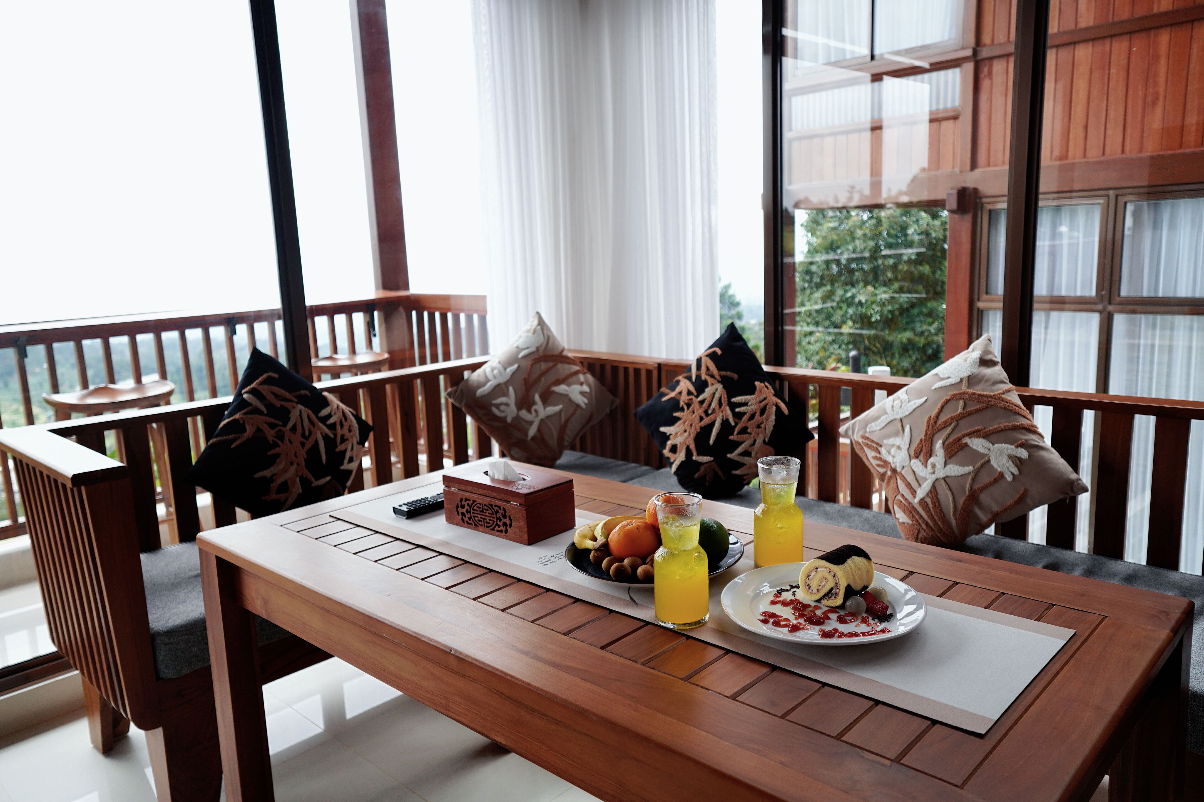 Rumah Panorama, 3 kamar tidur, pemandangan bukit, lantai mezzanine | Ruang keluarga | Televisi LCD 43-inci dengan saluran TV satelit