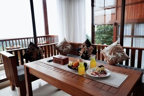 Panorama villa, 3 slaapkamers, uitzicht op heuvels, op tussenverdieping | Woonkamer
