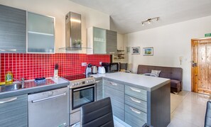 Kühlschrank, Mikrowelle, Ofen, Geschirrspüler