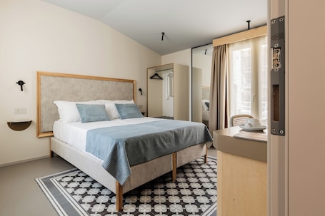 Caja de seguridad en la habitación y cortinas blackout