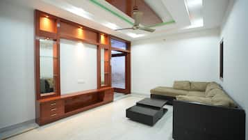 Huoneisto, 4 makuuhuonetta, esteetön, tupakointi sallittu | Olohuone