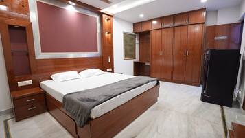 Apartment, 4 Bedrooms, Accessible, Smoking | 4 bedrooms