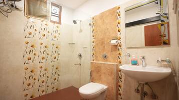 Apartment, 4 Bedrooms, Accessible, Smoking | Bathroom